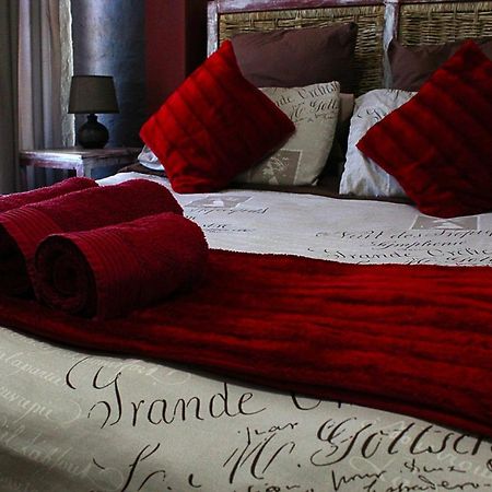 African Adventures Accommodation เดอร์บันวิลล์ ภายนอก รูปภาพ
