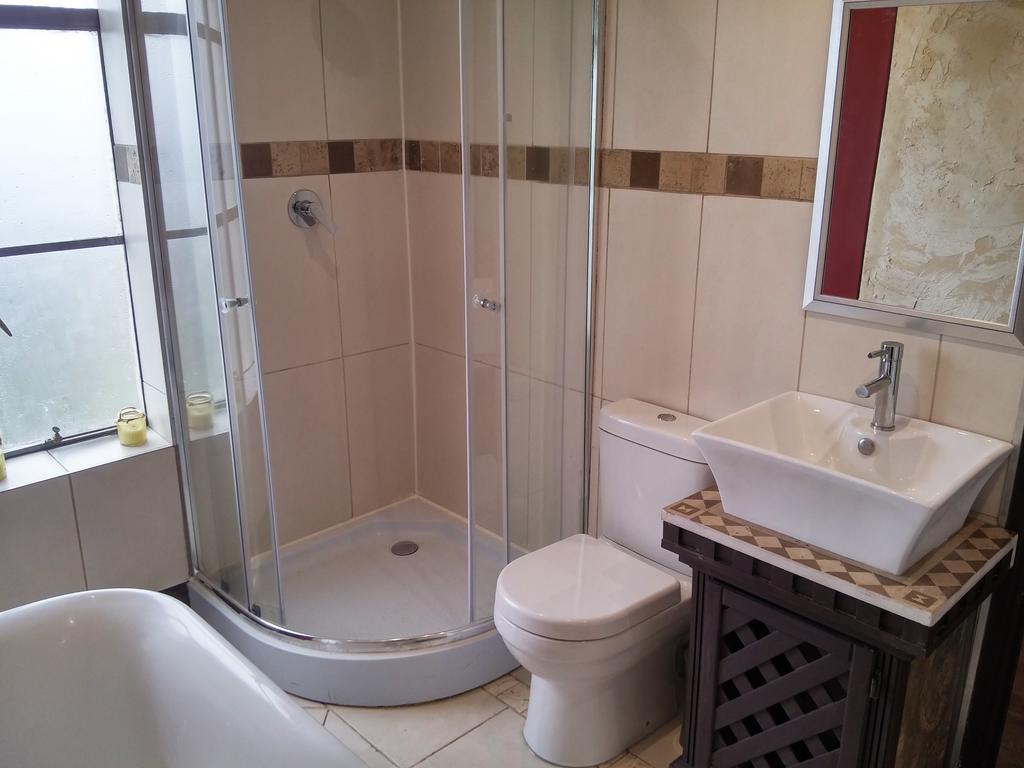 African Adventures Accommodation เดอร์บันวิลล์ ภายนอก รูปภาพ