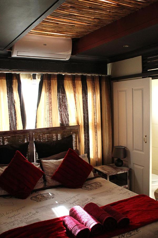 African Adventures Accommodation เดอร์บันวิลล์ ภายนอก รูปภาพ