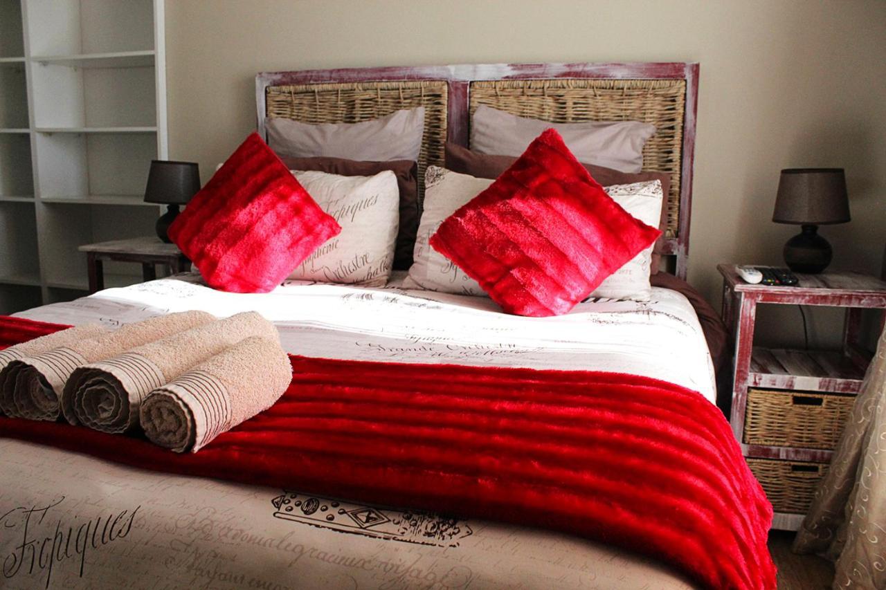 African Adventures Accommodation เดอร์บันวิลล์ ภายนอก รูปภาพ