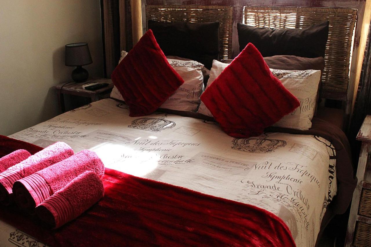 African Adventures Accommodation เดอร์บันวิลล์ ภายนอก รูปภาพ