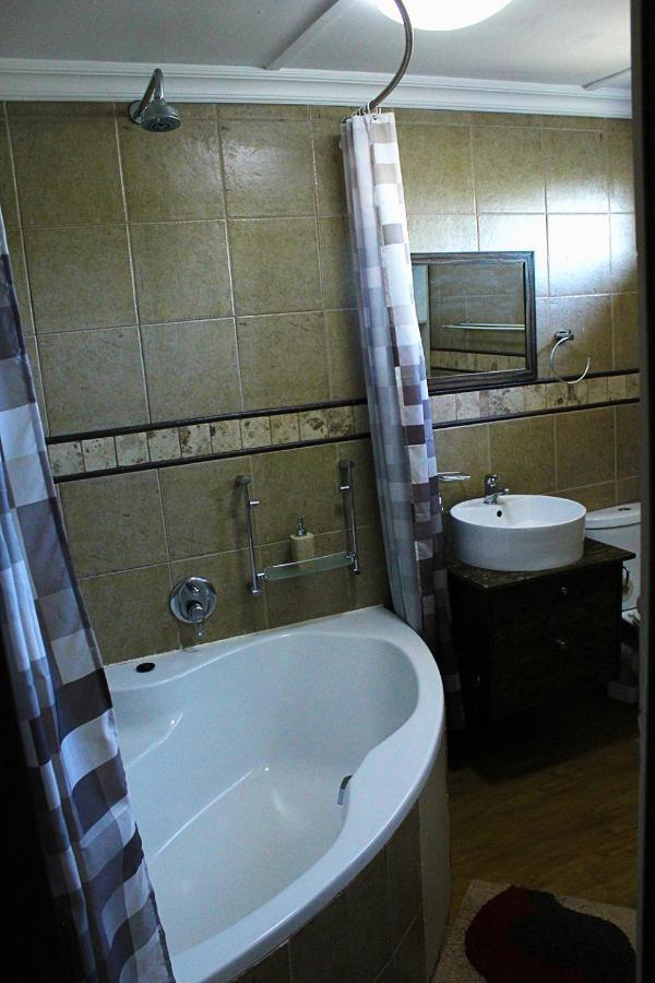 African Adventures Accommodation เดอร์บันวิลล์ ภายนอก รูปภาพ