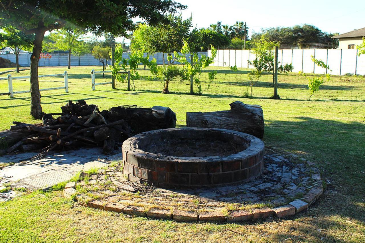 African Adventures Accommodation เดอร์บันวิลล์ ภายนอก รูปภาพ